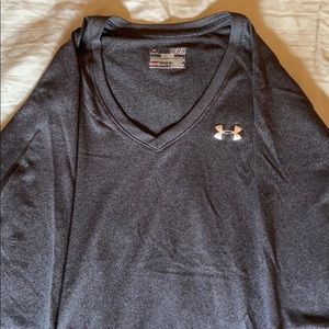Underarmour women’s v-neck long sleeve tee